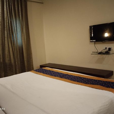 Redfox Hotel- Aminjikarai Chennai Exterior photo